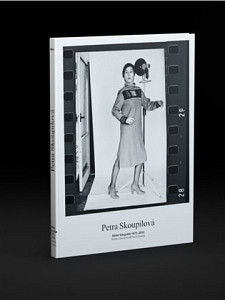 PETRA SKOUPILOVÁ: MÓDNÍ FOTOGRAFIE 1975 - 2003